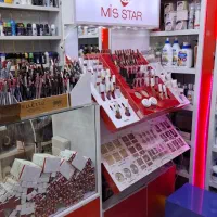 ویترین واستند ارایشی درحد نو|بوفه، ویترین، کنسول|روانسر, |دیوار