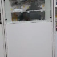 دوعدد پیشخوان کوچک،یک عدد دکور،یک عددمانکن ایستاده