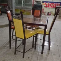 چند دست میز و صندلی رستوران تمیز و درحد