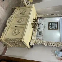 میز کنسول به همراه اینه و ساعت