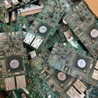 کیس کامپیوتر قدیمی و برد موبایل معیوب