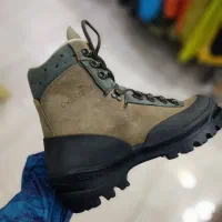 کفش کوهنوردی Lowa قهوه‌ای رنگ. آلمان