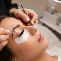 اکستنشن مژه با قیمت افتتاحیه