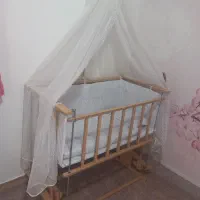 تخت کنار مادر