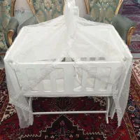 گهواره کنار مادر.