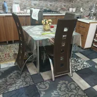 میزناهارخوری ۴نفره سالم وتمیز