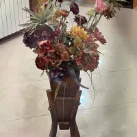 گلدان چوبی به همراه گل‌های مصنوعی|گل مصنوعی|مشهد, شهید رضوی|دیوار