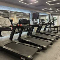 کارگر وسط کار برای باشگاه