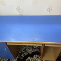 میز تحریر و کامپیوتر