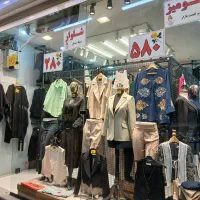 فروشنده خانم پوشاک زنانه