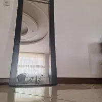 میز غذا خوری و اینه قدی|میز و صندلی غذاخوری|اراک, |دیوار