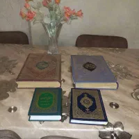۲ عدد قرآن بزرگ و خوش خط و یه سری قدیمی