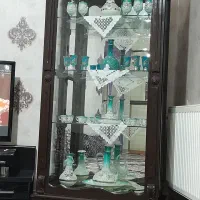 بوفه به همراه وسایل داخلیش