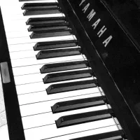 پیانو آکوستیک یاماها u1