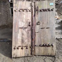 درب حیاط قدیمی|کلکسیون اشیاء عتیقه|ملایر, |دیوار