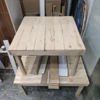 کرسی چوبی و میز تحریر