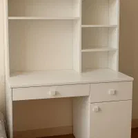 میز تحریر در حد نو