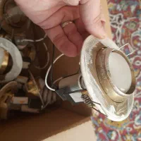 تعدادی جای لامپ سقفی فلزی طلایی|لامپ و چراغ|خرم‌آباد, |دیوار