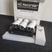 دستگاه 8کانال و 3عدد دوربین بولت hdوهارد 250گیگ