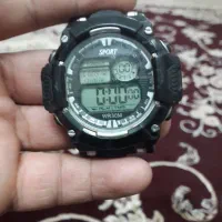 ساعت اسپرت در حد نو سالم تمیز قیمت ۳۰۰ تومن