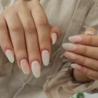 مدل برای ترمیم و کاشت ناخن