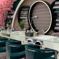استخدام ناخنکار و مژه‌کار حرفه ای/ و اجاره اتاق