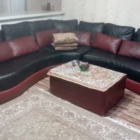 مبل چرم قرمز مشکی کاملا سالم