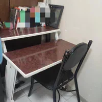 میز کامپیوتر و لب تاب و صندلی