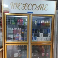 یخچال و میز و قفسه