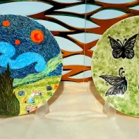 بشقاب‌های تزئینی هنری باطرح شب پرستاره و پروانه‌ها