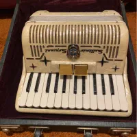 اکاردئون قدیمی