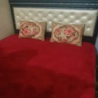 تخت خواب دو نفره بزرگ با تشک