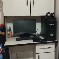 میز تحریر کتابخانه دار