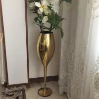 گلدان شیشه ای طلایی همراه باگل