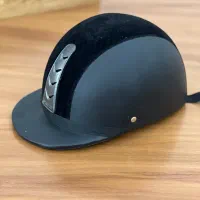 کلاه سوارکاری و اسب سواری