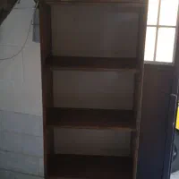 دارای دو درب با کلید بالا و پایین و 4قفسه