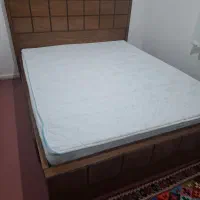 تخت و پاتخنی و اینه و کنسول