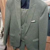 کت و شلوار و پیراهن سفید با کمربند و جلیقه