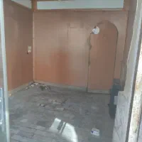 مغازه-تجاری-نزدیک-حاشیه-خیابان-گاز