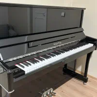 پیانو آکوستیک برند کایزربرگ