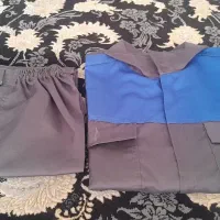 یک دست شلوار. نو و یک جفت کفش ایمنی