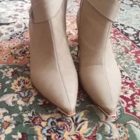 کفش|کیف، کفش، کمربند|قم, نیروگاه|دیوار