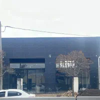 مغازه تجاری بر اتوبان تهران