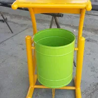 سطل زباله آهنی رنگ سبز و زرد