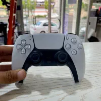 دسته ps5 در دو رنگ سفید و مشکی