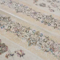 فرش خوش رنگ و خوش نقش با سه پادری