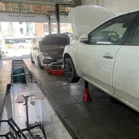 مکانیک خودرو و تعمیرکار ساعت گیربکس