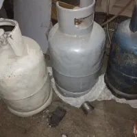 ۳عددکپسول گاز .و ۴ عدد دار قالی بافی