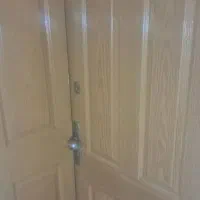 در چوبی خیلی تمیز در حد نو