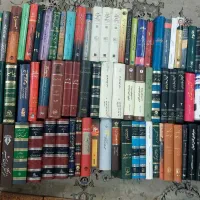 کتابخانه شخصی - حدوداً ۷۰۰ جلد